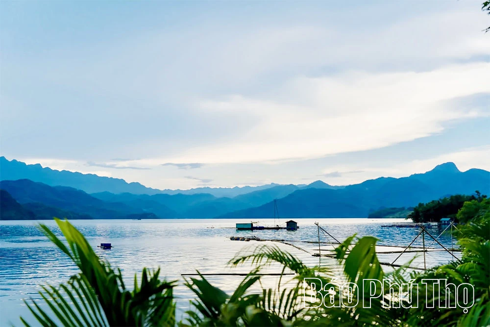 ທຽນ​ຟອງ - ເຂດ​ທະ​ເລ​ສາບ​ແມ່​ນ້ຳ​ດາ​ຕື່ນ​ຕົວ