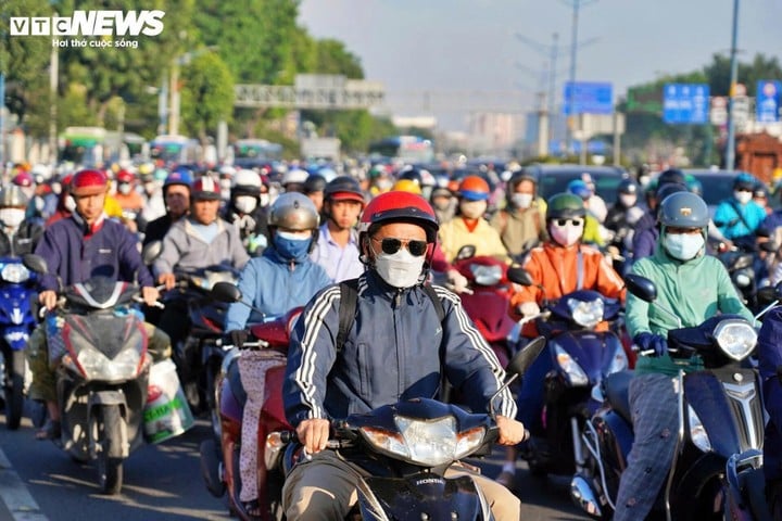 TP.HCM là đô thị đang chịu ảnh hưởng nặng nề từ ô nhiễm không khí mà nguyên nhân lớn là khí thải của phương tiện giao thông.