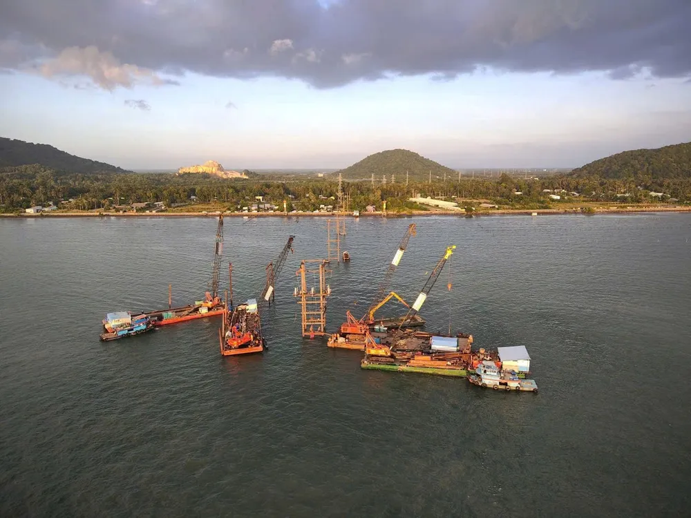 Tinjauan lokasi perbaikan kabel bawah tanah 110kV Ha Tien - Phu Quoc