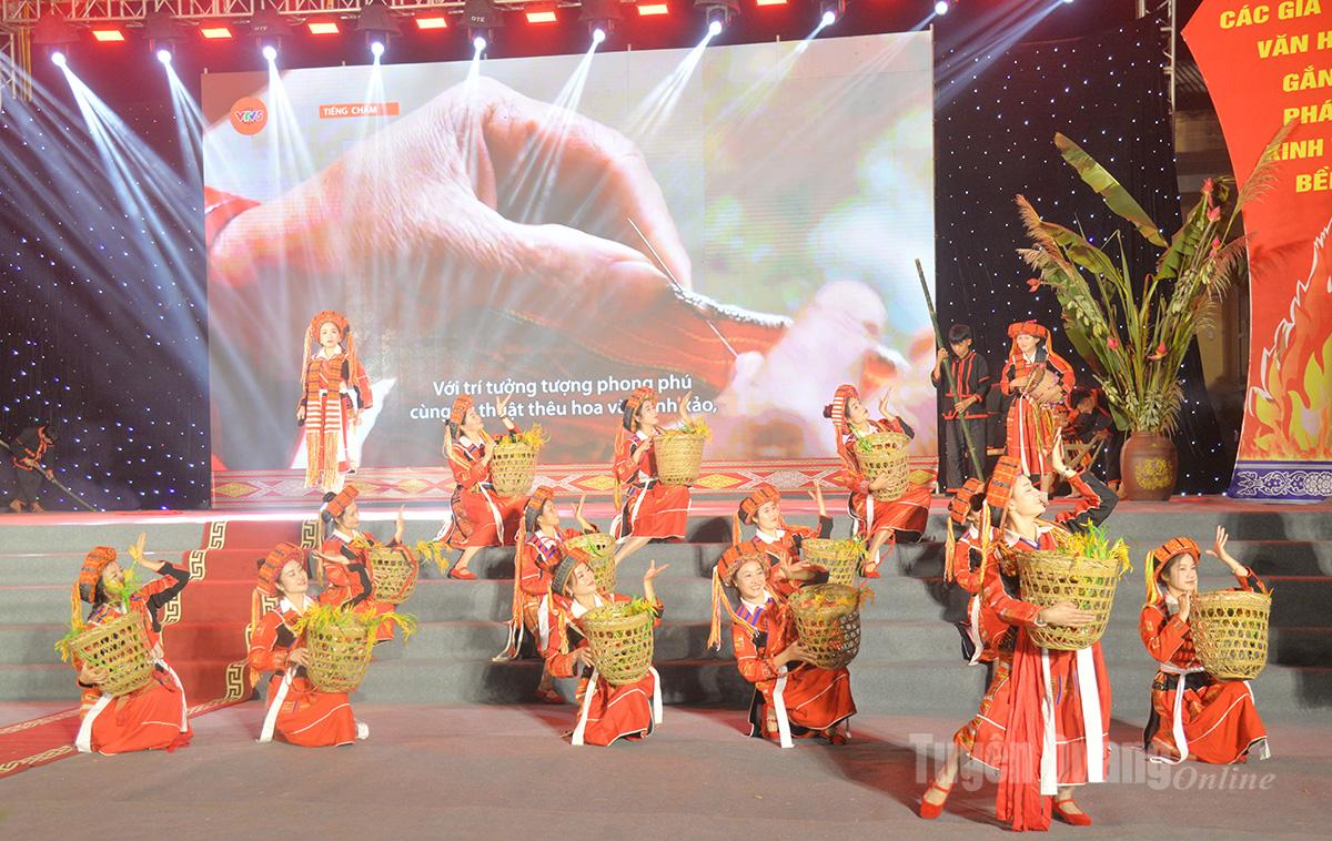 Dans tradițional al grupului etnic Pa Then, comuna Tan Trinh.