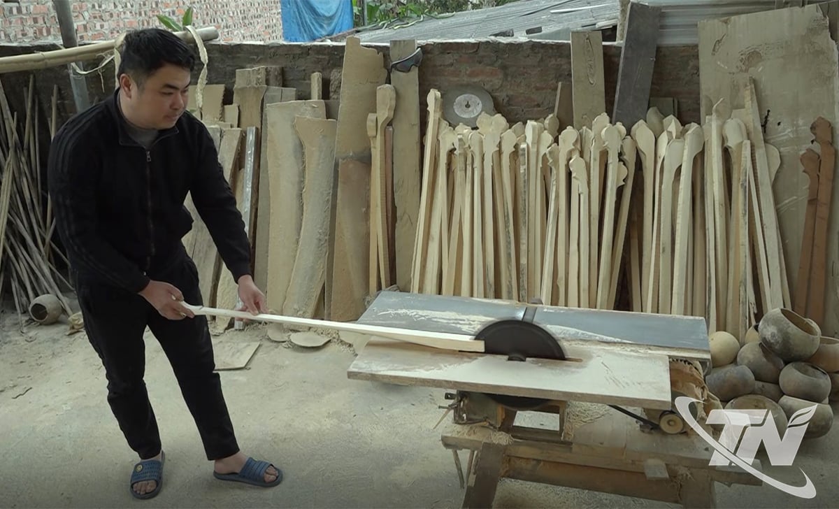 Pracownia lutnicza pana Nong Quang Hao w gminie Cam Giang.