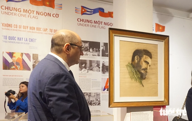 ទស្សនាគំនូររបស់ប្រធានាធិបតី Fidel Castro ដែលត្រូវបានអភិរក្សជាងកន្លះសតវត្សនៅប្រទេសវៀតណាម - រូបថត ១. Fidel Castro - Ảnh 1.