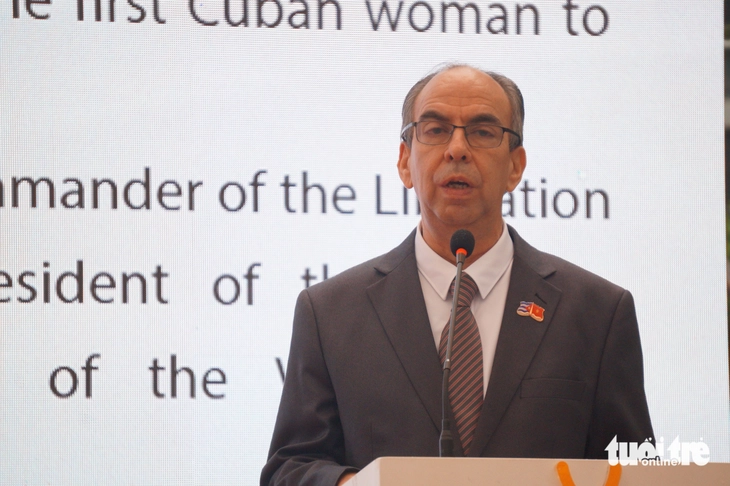 ទស្សនាគំនូររបស់លោកប្រធានាធិបតី Fidel Castro ដែលត្រូវបានអភិរក្សជាងកន្លះសតវត្សនៅប្រទេសវៀតណាម - រូបថត ២. Xem bức tranh Chủ tịch Fidel Castro được gìn giữ hơn nửa thế kỷ ở Việt Nam - Ảnh 2.