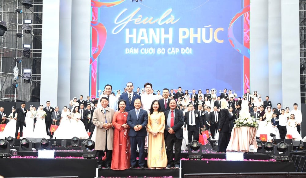 Kousky štěstí se sbíhají v srdci Hanoje - foto 1