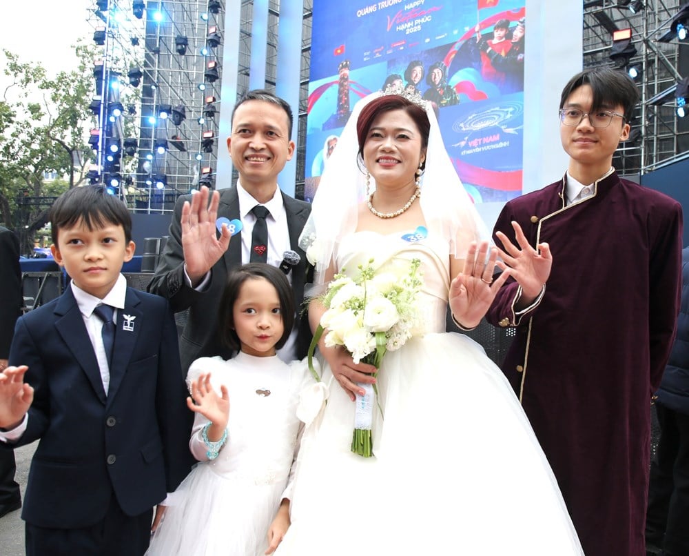 Kousky štěstí se sbíhají v srdci Hanoje - foto 6