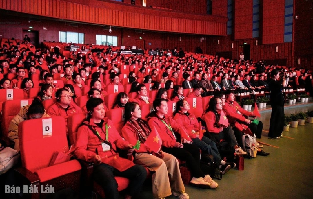 Nesten 200 vietnamesiske ungdommer deltok på forumet.