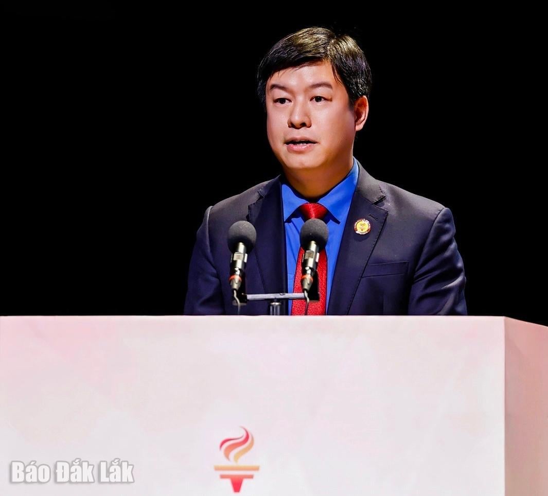 Herr Le Hai Long, nestleder for ungdomsavdelingen og fast visepresident i Central Council of Vietnam Young Pioneers, talte på forumet.