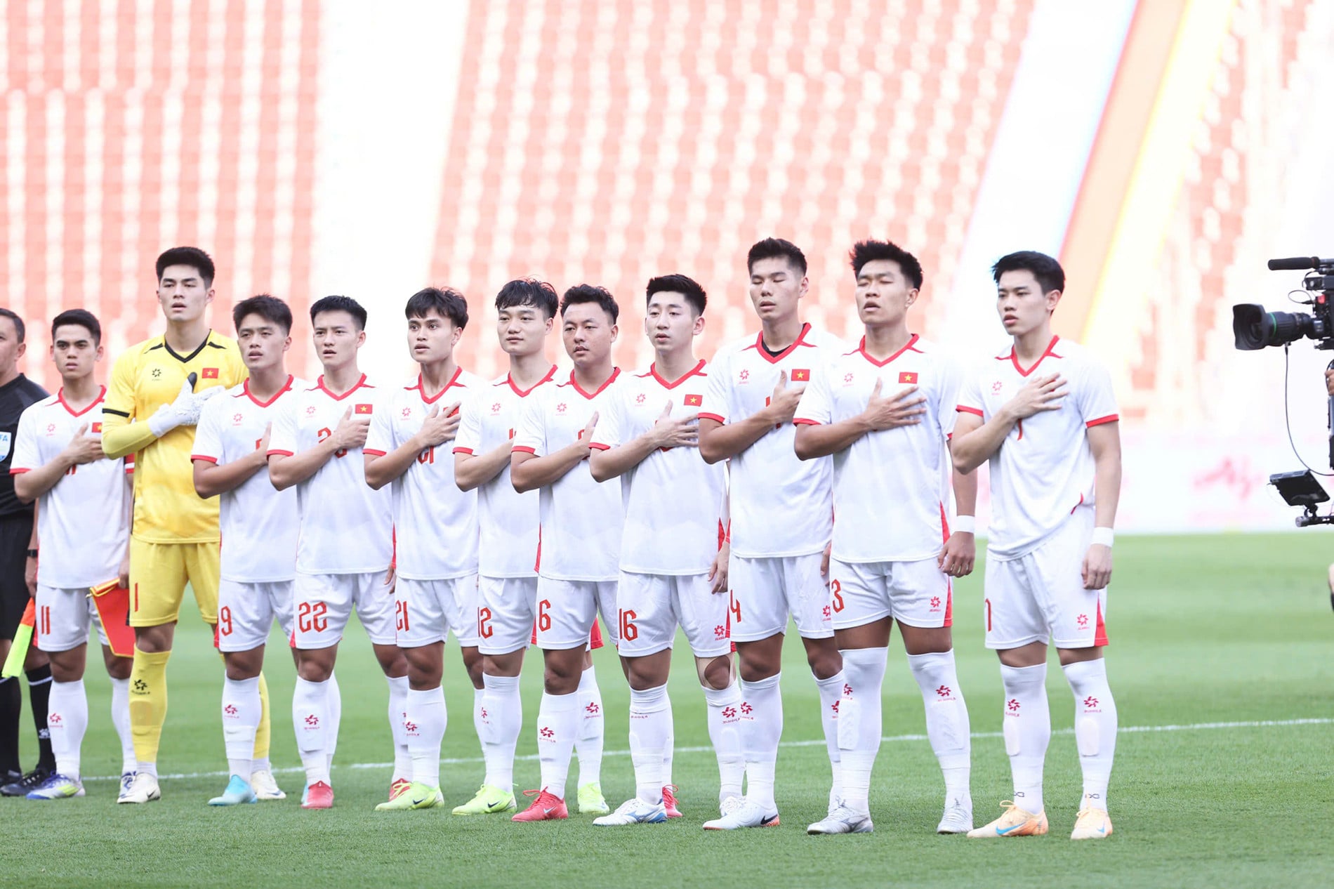 u22 vietnam u22 lao 10.jpg