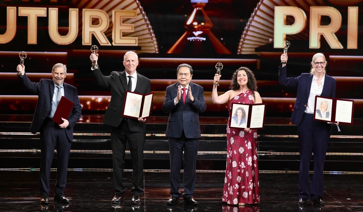 VinFuture 2025: ໃຫ້ກຽດແກ່ນັກວິທະຍາສາດທີ່ຄົ້ນຄວ້າວັກຊີນມະເຮັງ - ພາບ 1. VinFuture 2025 - Ảnh 1.