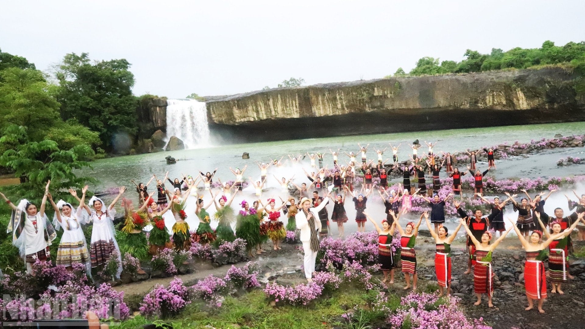 Økoturismeattraksjoner som Dray Nur-fossen. ndo_bl_img-2006-5243.jpg