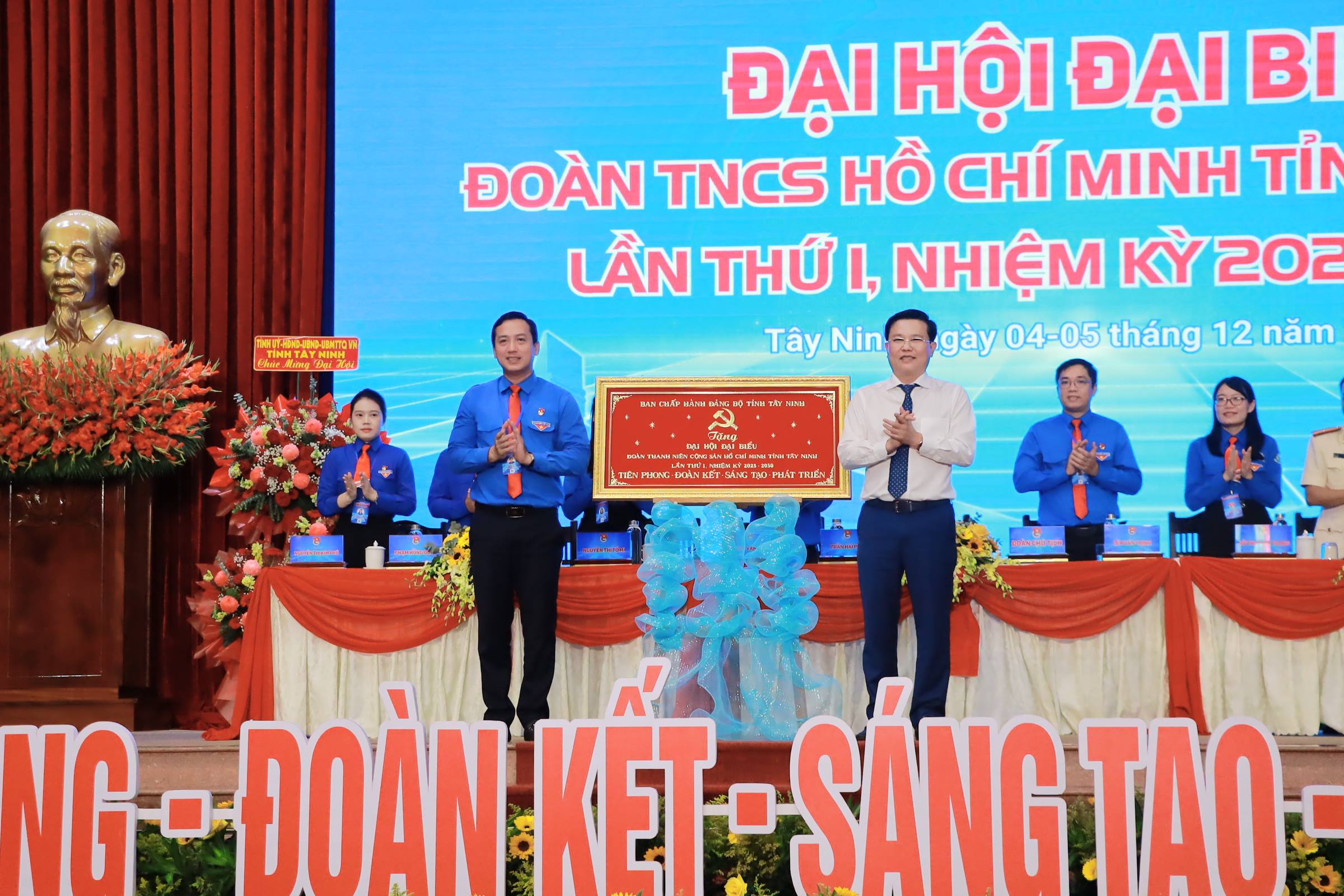 انگریزی: خبر