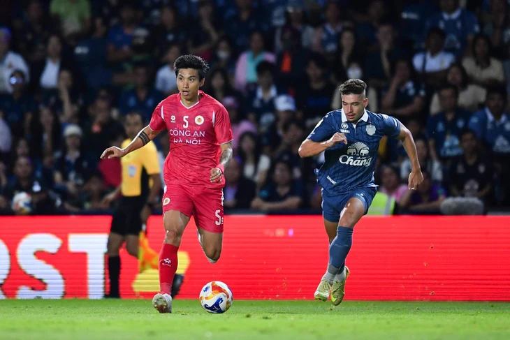 Truyền thông Thái Lan, Indonesia phát sốt với sự trở lại của Văn Hậu - Ảnh 1.