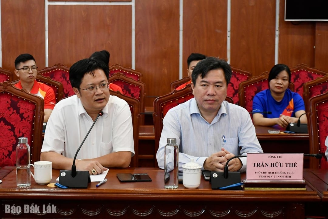 Pan Hoang Linh, zástupce ředitele Vietnamské státní banky, pobočka Region 11, navrhl, aby HDBank a Provinční svaz žen po podpisu dohody o spolupráci zorganizovaly komunikaci a poradenství, aby co nejvíce domácností mohlo získat přístup k balíčku preferenčních úvěrů.