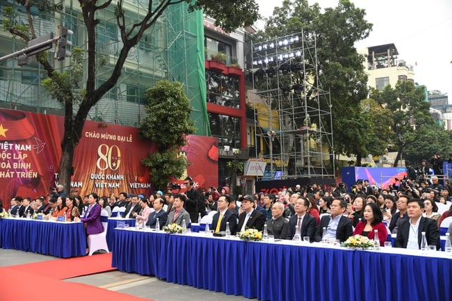 Eröffnung des Vietnam-Tages: - Foto 1.