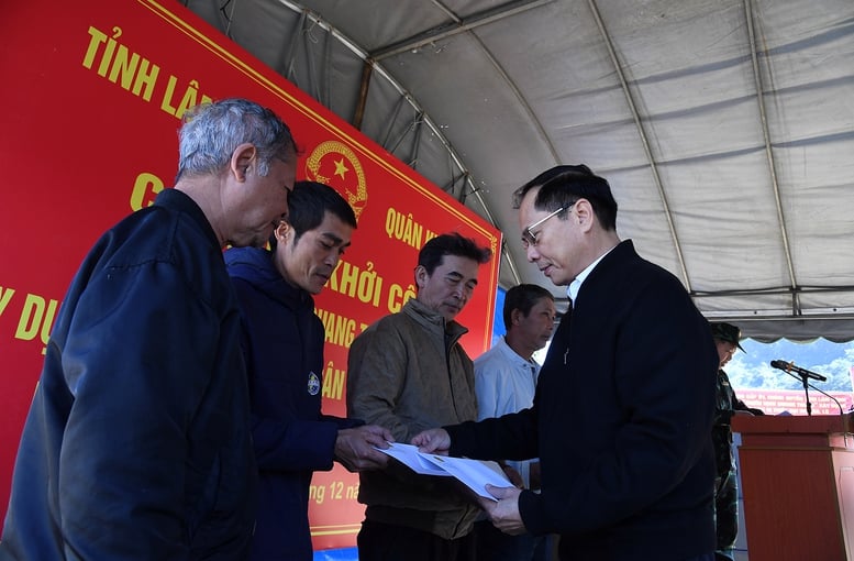 Lam Dong behöver slutföra bostadsbyggandet för människor så snart som möjligt - Foto 2. Lâm Đồng cần hoàn thành xây dựng nhà ở cho người dân sớm ngày nào tốt ngày đó- Ảnh 2.