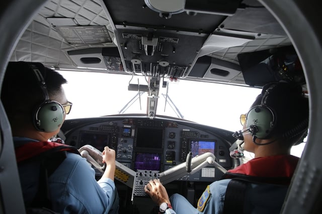 DHC-6 sjöflygplan patrullerar för att kontrollera och förhindra IUU-fiske i södra havet - Foto 2. Thủy phi cơ DHC-6 tuần tra kiểm soát chống khai thác IUU trên vùng biển phía nam- Ảnh 2.