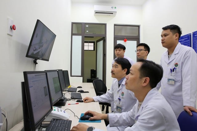 ہا ٹین میں کینسر کے مریضوں کو سائٹ پر علاج کے زیادہ مواقع ملتے ہیں - تصویر 2۔ Bệnh nhân ung thư Hà Tĩnh có thêm cơ hội điều trị tại chỗ- Ảnh 2.