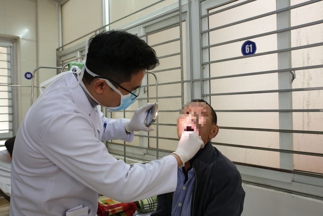 ہا ٹین میں کینسر کے مریضوں کو سائٹ پر علاج کے زیادہ مواقع ملتے ہیں - تصویر 3۔ Bệnh nhân ung thư Hà Tĩnh có thêm cơ hội điều trị tại chỗ- Ảnh 3.