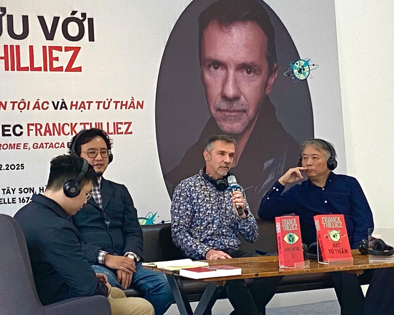 Писатель Франк Тийе заявил, что искусственный интеллект, наука и технологии не могут заменить авторов в процессе художественного творчества. (Фото: Хыонг Нгок)