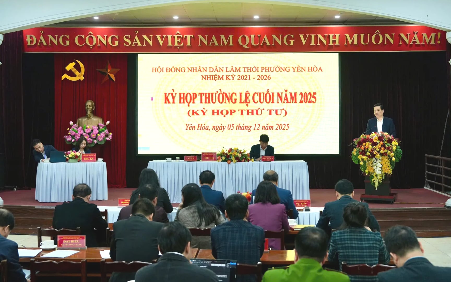 View of the meeting Quang cảnh kỳ họp