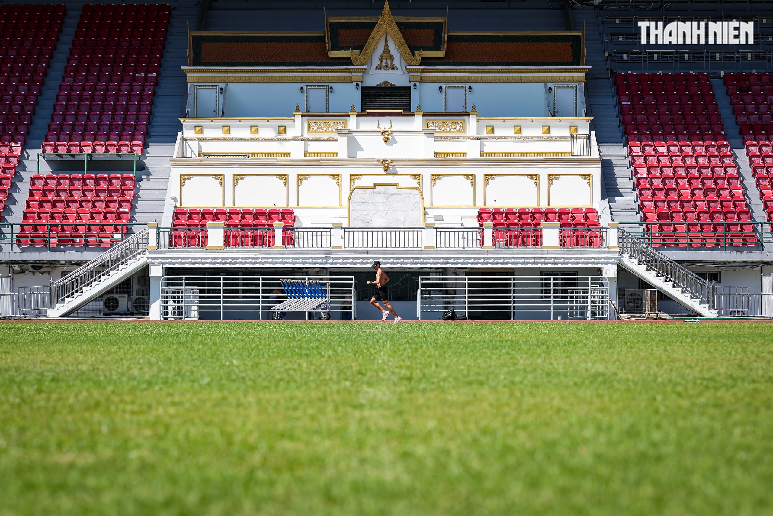 Κοντινό πλάνο του σημείου που αγωνίζονται οι «υιοί του θεού του ανέμου»: Το στάδιο Supachalasai, το επίκεντρο του αθλητισμού, είναι έτοιμο! - Φωτογραφία 5.