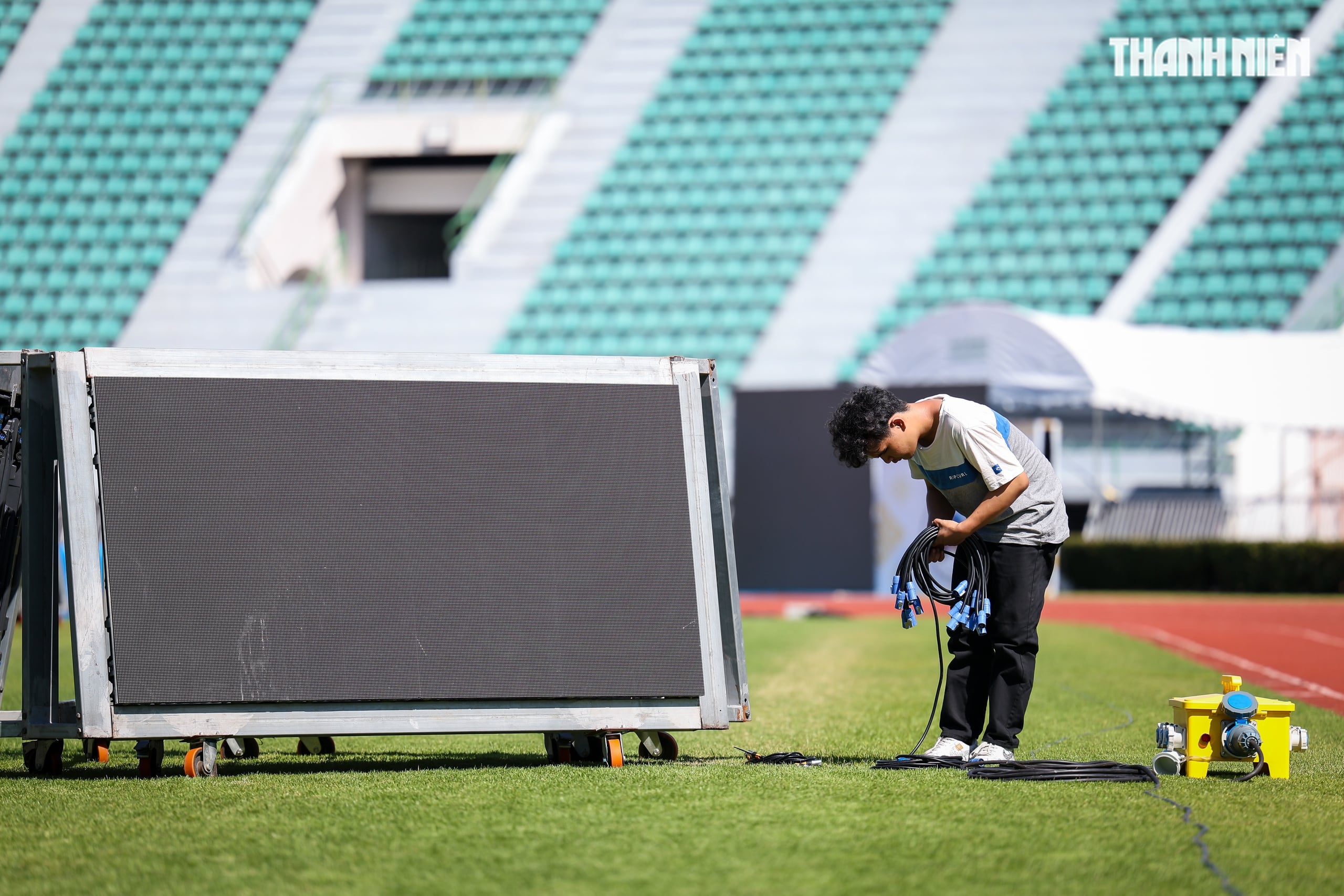 Κοντινό πλάνο του σημείου που αγωνίζονται οι «υιοί του θεού του ανέμου»: Το στάδιο Supachalasai, το επίκεντρο του αθλητισμού, είναι έτοιμο! - Φωτογραφία 8.