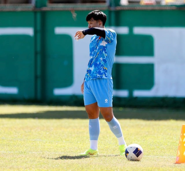 Lærer Kim bruker solbriller for første gang for å «undervise», Xuan Bac dukker opp igjen: U.23 Vietnam må være forsiktige med én ting ... – Bilde 6. Thầy Kim lần đầu đeo kính râm ‘đứng lớp’, Xuân Bắc tái xuất: U.23 Việt Nam phải cẩn trọng một điều…- Ảnh 6.