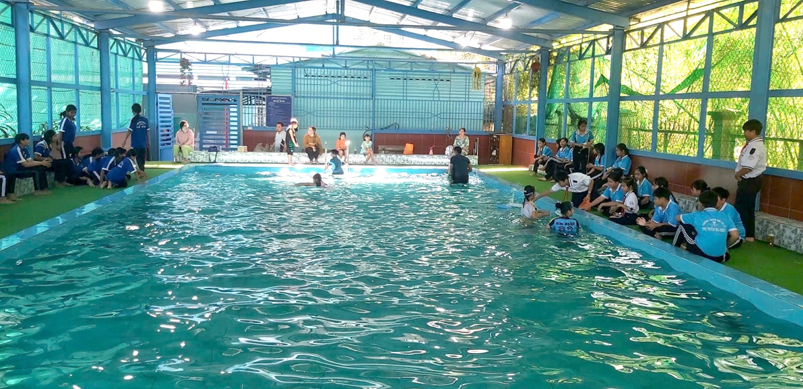 300 uczniów z gminy Ba Chuc bierze udział w zajęciach edukacyjnych na temat bezpieczeństwa