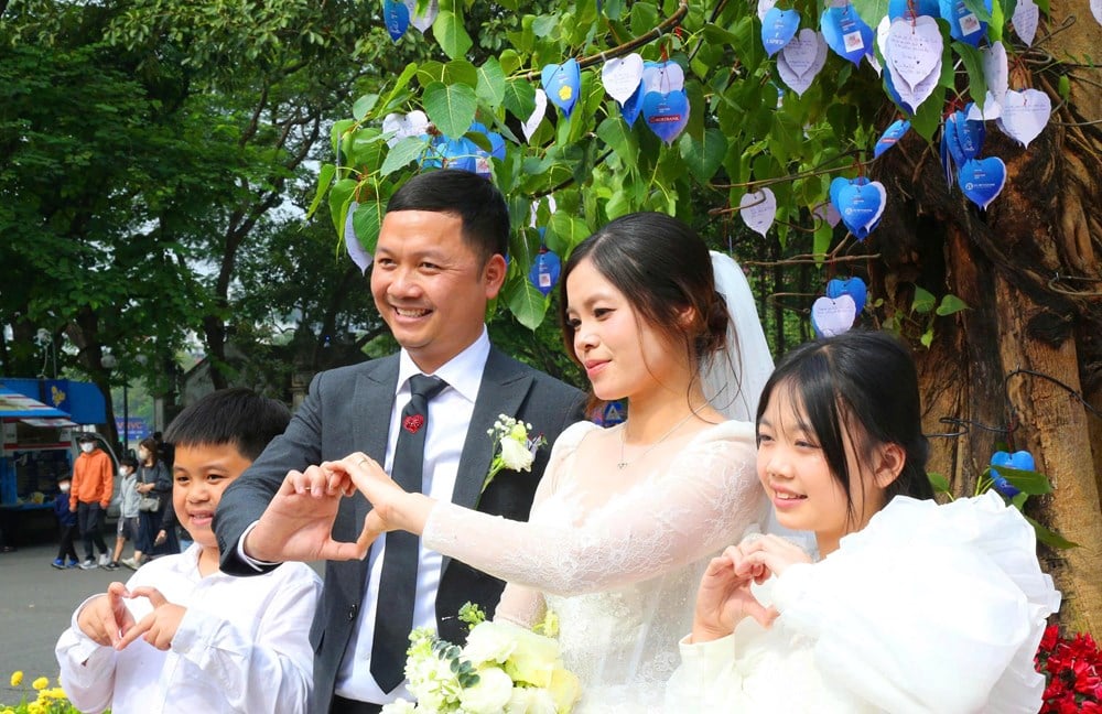 Fortsätt skriva glada berättelser och sprida kärlek - foto 1