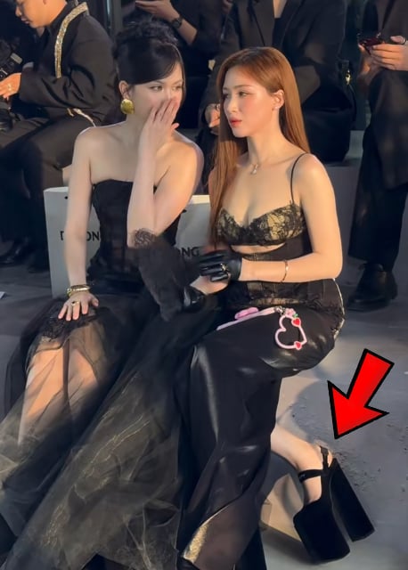 Hòa Minzy và Ngọc Trinh gây sốt với thời trang và đôi giày khủng tại sự kiện - Ảnh 4.