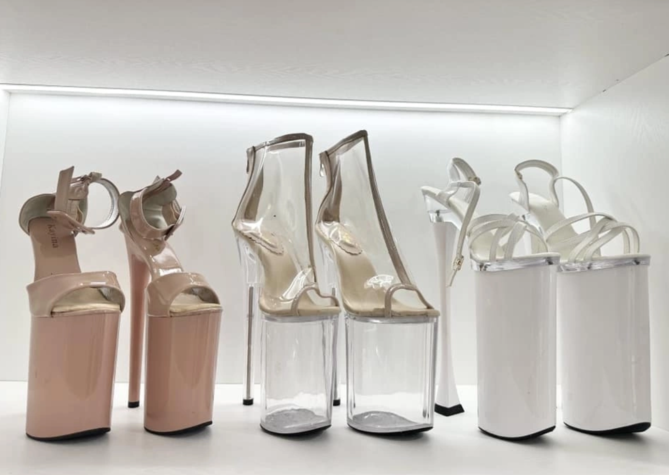 Hòa Minzy và Ngọc Trinh gây sốt với thời trang và đôi giày khủng tại sự kiện - Ảnh 9.