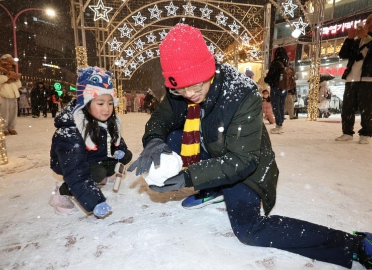 Tuyết đầu mùa phủ trắng Seoul - 4