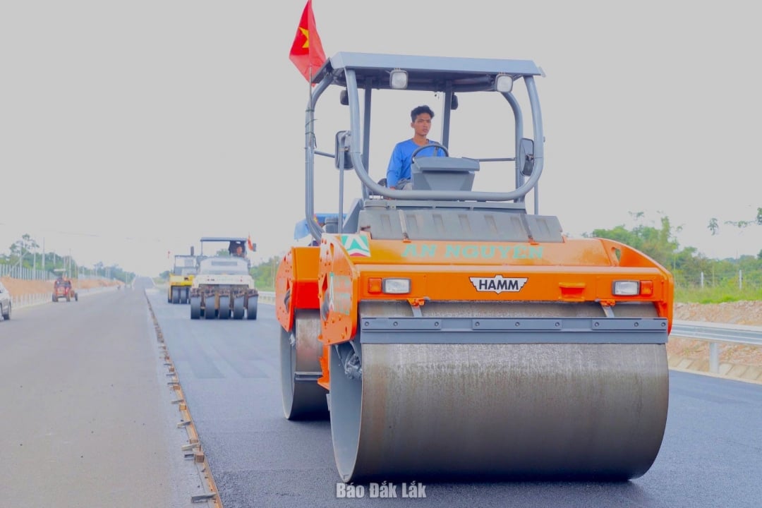 Bygging av komponentprosjekt 3 av Khanh Hoa - Buon Ma Thuot motorveiprosjekt.