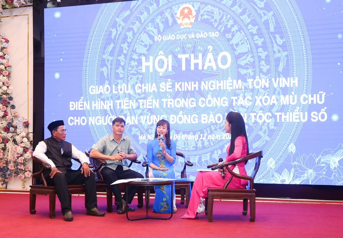 Durante a oficina, os professores compartilharam histórias sobre o trabalho de alfabetização com minorias étnicas.