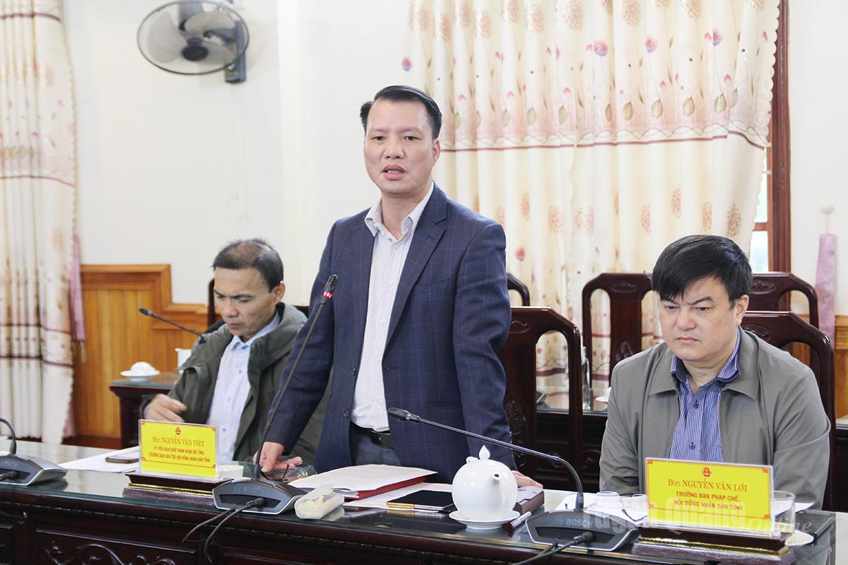 Lederen for den etniske komitéen i det provinsielle folkerådet talte på møtet.