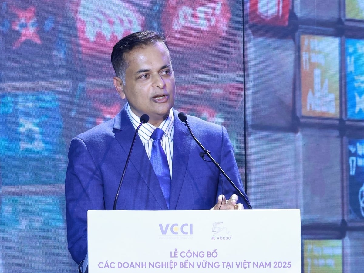 លោក Binu Jacob អគ្គនាយកក្រុមហ៊ុន Nestlé Vietnam សហប្រធានក្រុមប្រឹក្សាធុរកិច្ចវៀតណាមសម្រាប់ការអភិវឌ្ឍន៍ប្រកបដោយចីរភាព (VBCSD) បាននិយាយនៅក្នុងព្រឹត្តិការណ៍នេះ។ រូបថត៖ Anh Thu។ Ông Binu Jacob, Tổng Giám đốc Nestlé Việt Nam, đồng Chủ tịch Hội đồng Doanh nghiệp vì Sự phát triển bền vững (VBCSD), phát biểu tại sự kiện. Ảnh: Anh Thư.