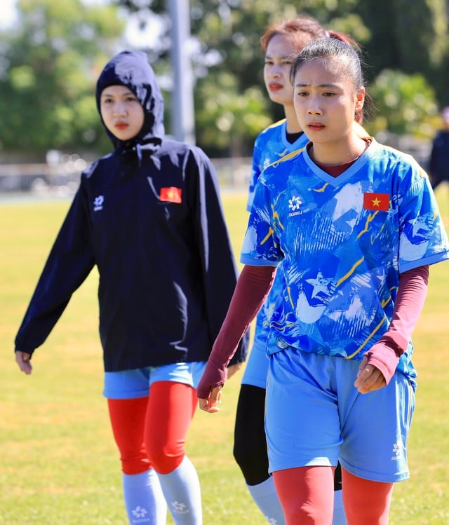 Orang yang menggantikan Huynh Nhu dalam pertandingan yang menghancurkan Malaysia mengatakan sesuatu yang mengejutkan, bermimpi menyentuh medali emas SEA Games - Foto 2. Người trám chỗ Huỳnh Như ở trận hủy diệt Malaysia nói điều bất ngờ, mơ chạm tay vào vàng SEA Games- Ảnh 2.
