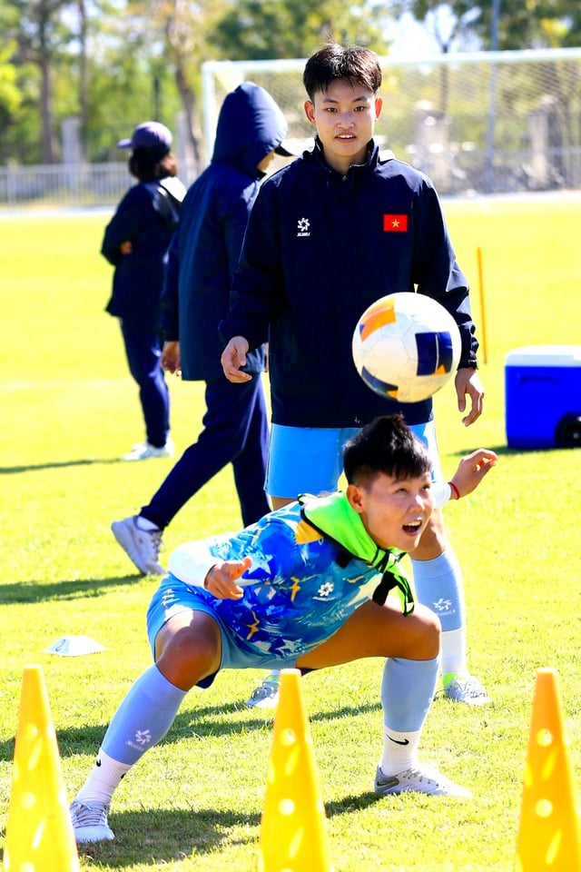 Orang yang menggantikan Huynh Nhu dalam pertandingan yang menghancurkan Malaysia mengatakan sesuatu yang mengejutkan, bermimpi menyentuh medali emas SEA Games - Foto 8. Người trám chỗ Huỳnh Như ở trận hủy diệt Malaysia nói điều bất ngờ, mơ chạm tay vào vàng SEA Games- Ảnh 8.