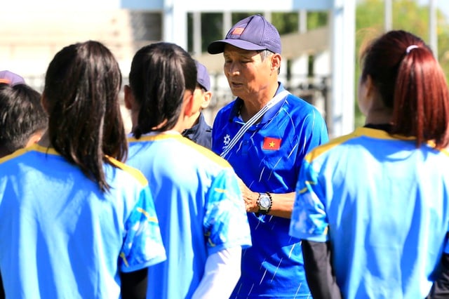 Orang yang menggantikan Huynh Nhu dalam pertandingan yang menghancurkan Malaysia mengatakan sesuatu yang mengejutkan, bermimpi menyentuh medali emas SEA Games - Foto 9. Người trám chỗ Huỳnh Như ở trận hủy diệt Malaysia nói điều bất ngờ, mơ chạm tay vào vàng SEA Games- Ảnh 9.