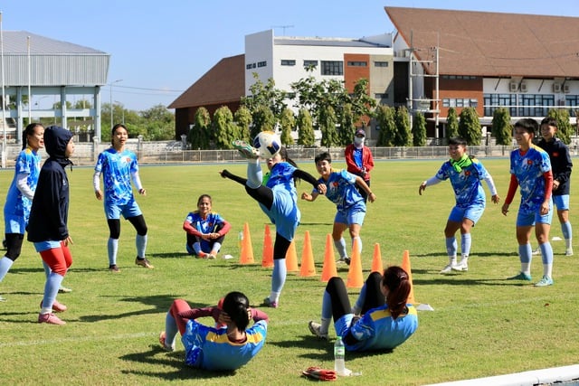 Orang yang menggantikan Huynh Nhu dalam pertandingan yang menghancurkan Malaysia mengatakan sesuatu yang mengejutkan, bermimpi menyentuh medali emas SEA Games - Foto 10. Người trám chỗ Huỳnh Như ở trận hủy diệt Malaysia nói điều bất ngờ, mơ chạm tay vào vàng SEA Games- Ảnh 10.