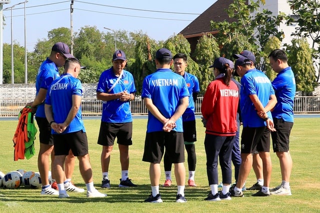 Orang yang menggantikan Huynh Nhu dalam pertandingan yang menghancurkan Malaysia mengatakan sesuatu yang mengejutkan, bermimpi menyentuh medali emas SEA Games - Foto 12. Người trám chỗ Huỳnh Như ở trận hủy diệt Malaysia nói điều bất ngờ, mơ chạm tay vào vàng SEA Games- Ảnh 12.