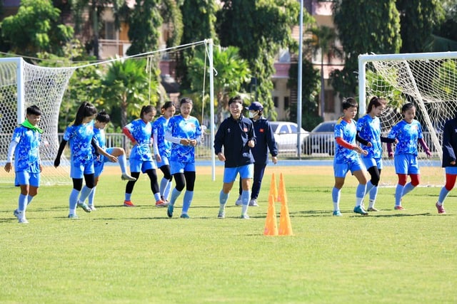 Orang yang menggantikan Huynh Nhu dalam pertandingan yang menghancurkan Malaysia mengatakan sesuatu yang mengejutkan, bermimpi menyentuh medali emas SEA Games - Foto 13. Người trám chỗ Huỳnh Như ở trận hủy diệt Malaysia nói điều bất ngờ, mơ chạm tay vào vàng SEA Games- Ảnh 13.