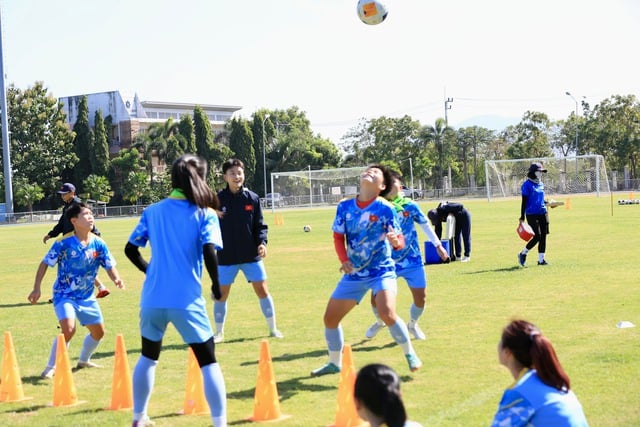 Orang yang menggantikan Huynh Nhu dalam pertandingan yang menghancurkan Malaysia mengatakan sesuatu yang mengejutkan, bermimpi menyentuh medali emas SEA Games - Foto 14. Người trám chỗ Huỳnh Như ở trận hủy diệt Malaysia nói điều bất ngờ, mơ chạm tay vào vàng SEA Games- Ảnh 14.