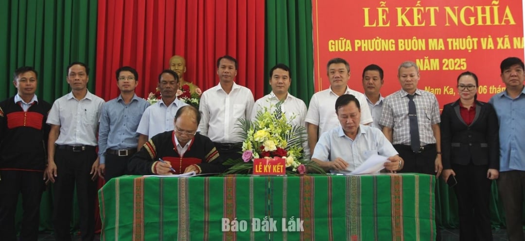 តំណាង​មូលដ្ឋាន​ទាំង​ពីរ​បាន​ចុះ​ហត្ថលេខា​លើ​អនុស្សរណៈ​នៃ​ការ​យោគយល់​គ្នា​ស្ដីពី​ការ​បង្កើត​កូនភ្លោះ។