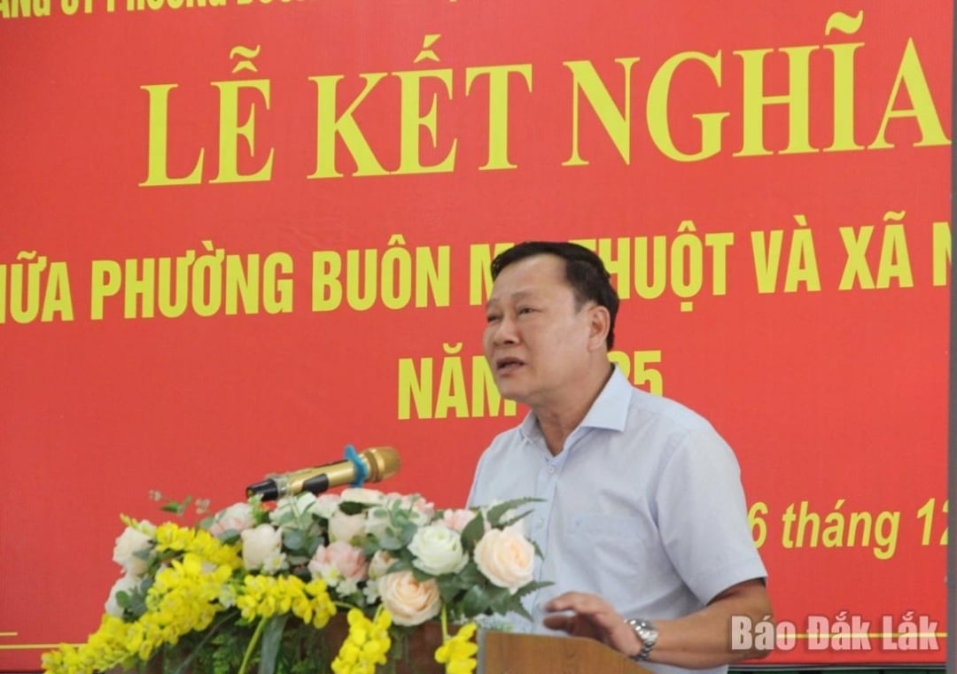 សមមិត្ត Tran Phu Hung សមាជិកគណៈកម្មាធិការអចិន្ត្រៃយ៍បក្សខេត្ត លេខាបក្ស ប្រធានក្រុមប្រឹក្សាប្រជាជនសង្កាត់ Buon Ma Thuot ថ្លែងក្នុងពិធីនេះ។