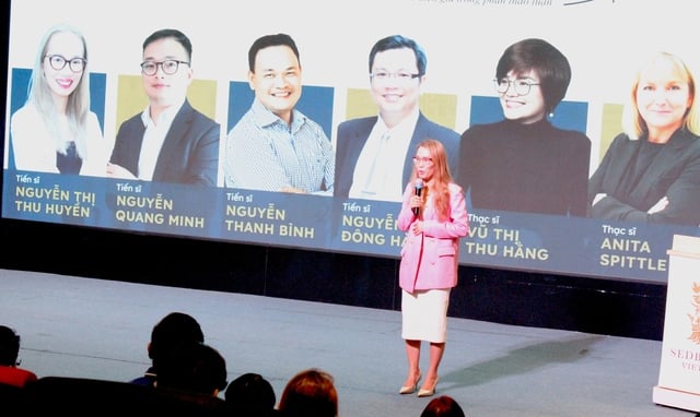 'Giờ tiếng Anh 30 phút, giáo viên mầm non phải chụp 104 bức hình' - Ảnh 2.