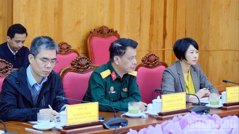 Setkání se zúčastnili vedoucí představitelé provincie Lam Dong a zástupci oddělení, poboček a jednotek. ndo_br_7-4626.jpg