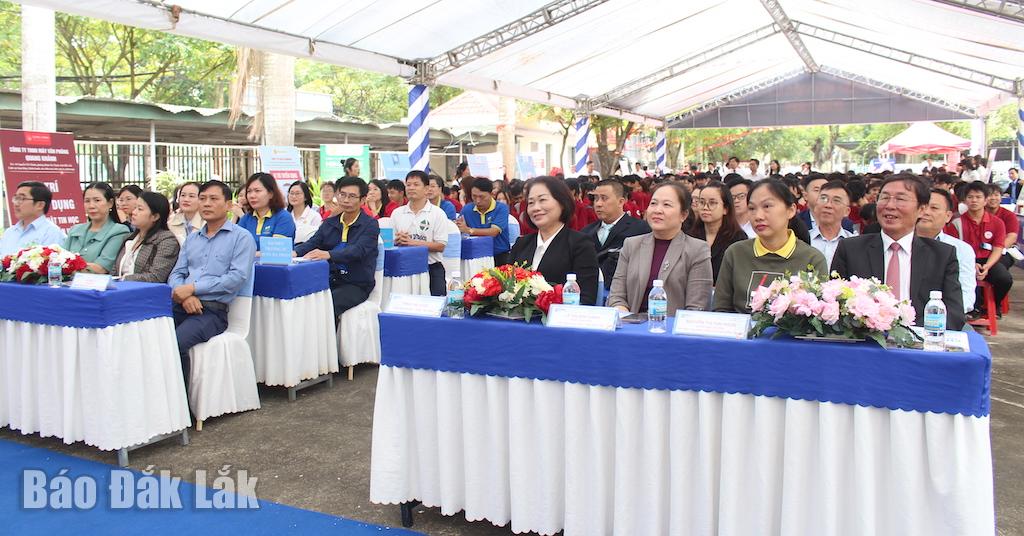 Účastníci veletrhu pracovních příležitostí v roce 2025.