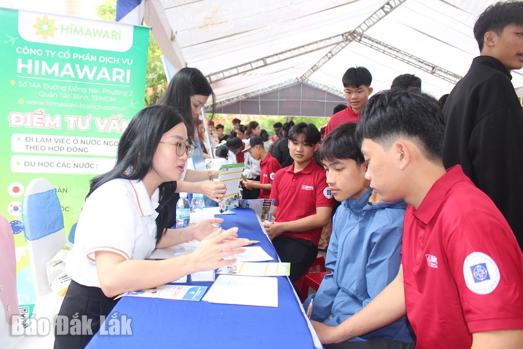 Mnoho studentů se zajímá o informace o vývozu zahraniční pracovní síly na základě smlouvy.