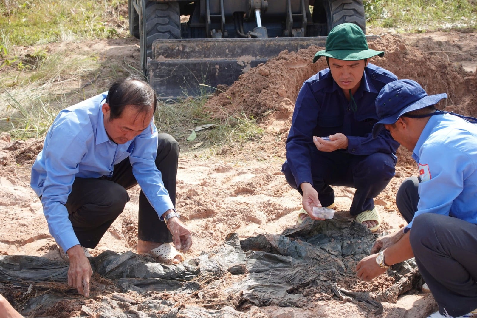 Zespół K92 (dowództwo wojskowe prowincji An Giang) kontynuuje poszukiwania szczątków dwóch męczenników w Kambodży.
